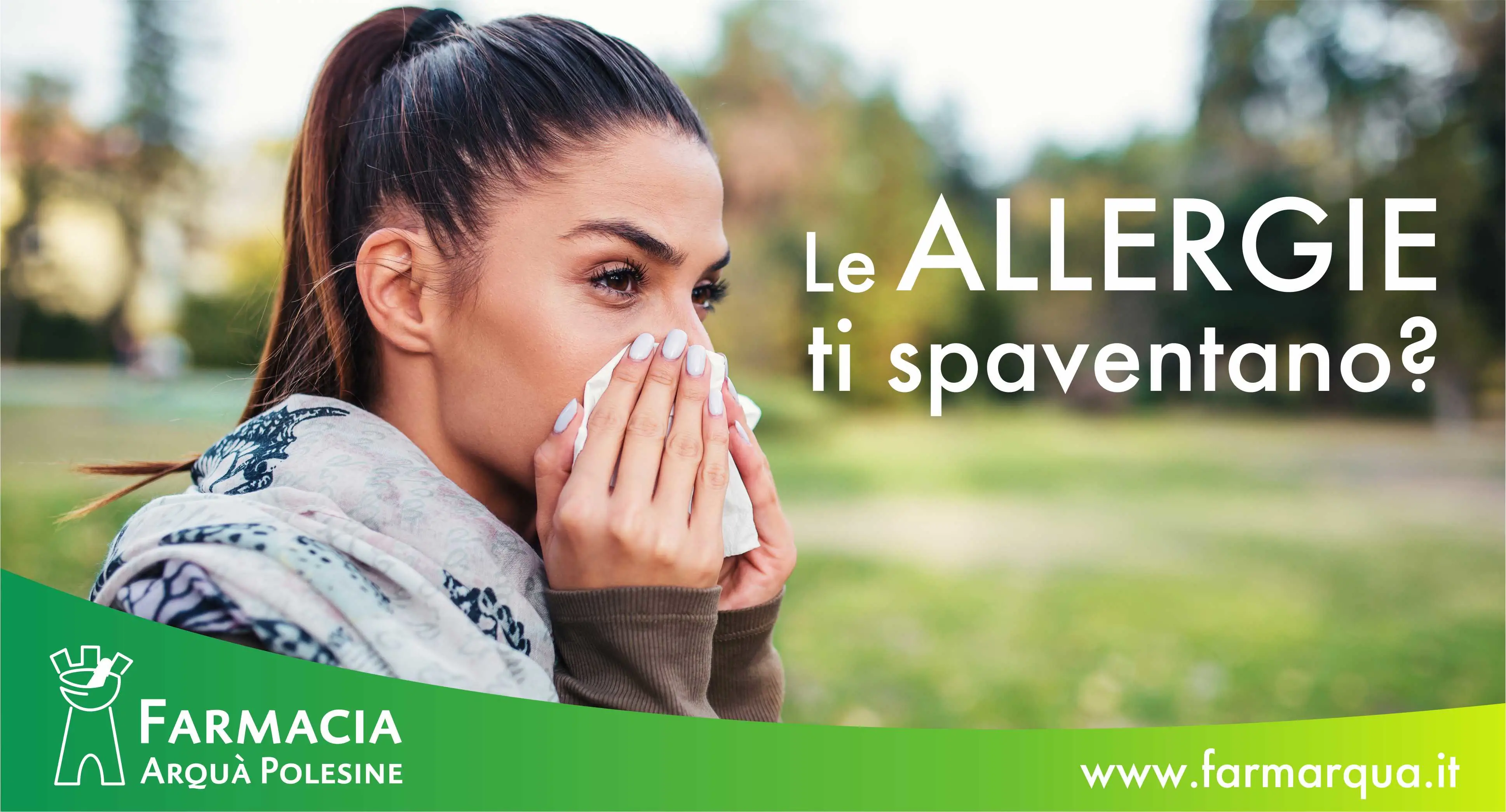Ragazza con raffreddore dovuto a allergie