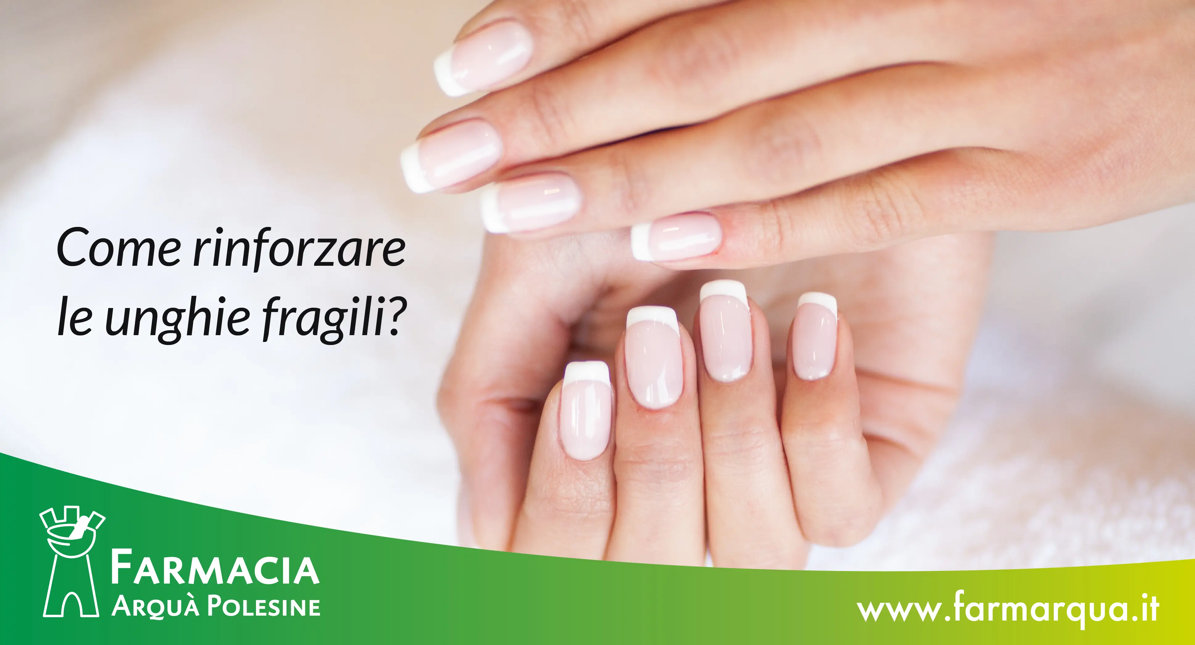 Donna con mani incrociate e unghie