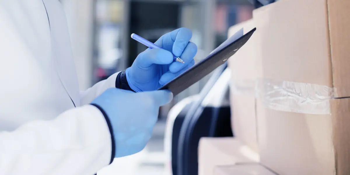 Preparazione consegna a domicilio farmaci
