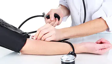 Medico misura pressione